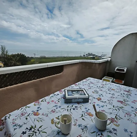 R30 Bilocale Fronte Mare Apartment *