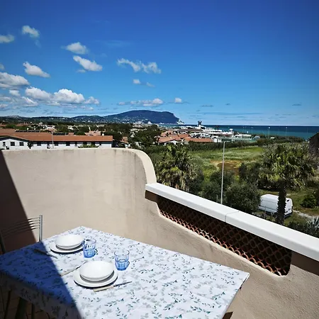 R30 Bilocale Fronte Mare Apartment *